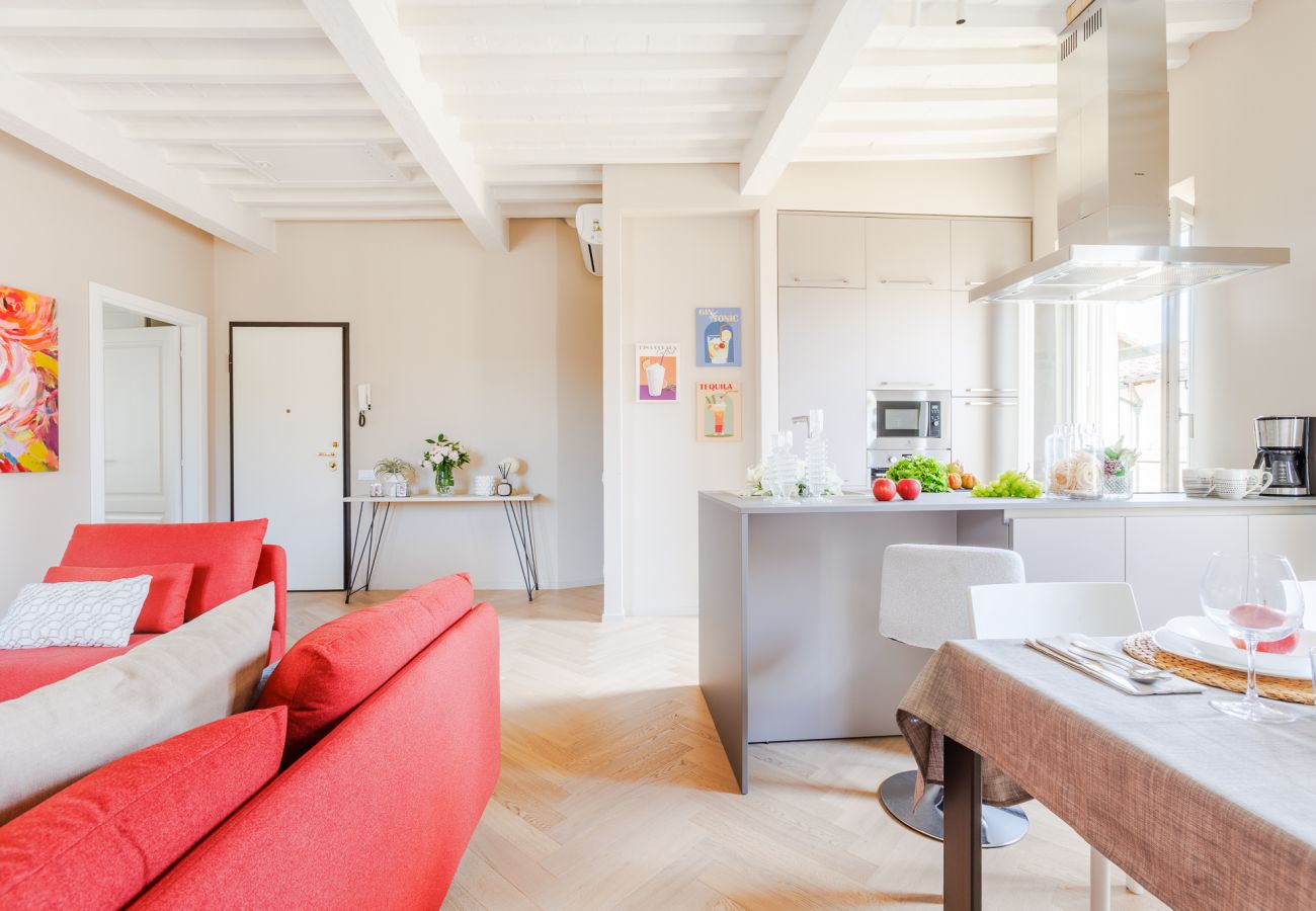 Апартаменты на Lucca - The White Lotus Penthouse, Modern Flat with Elevator Апартаменты на Lucca - The White Lotus Penthouse, Modern Flat with Elevator