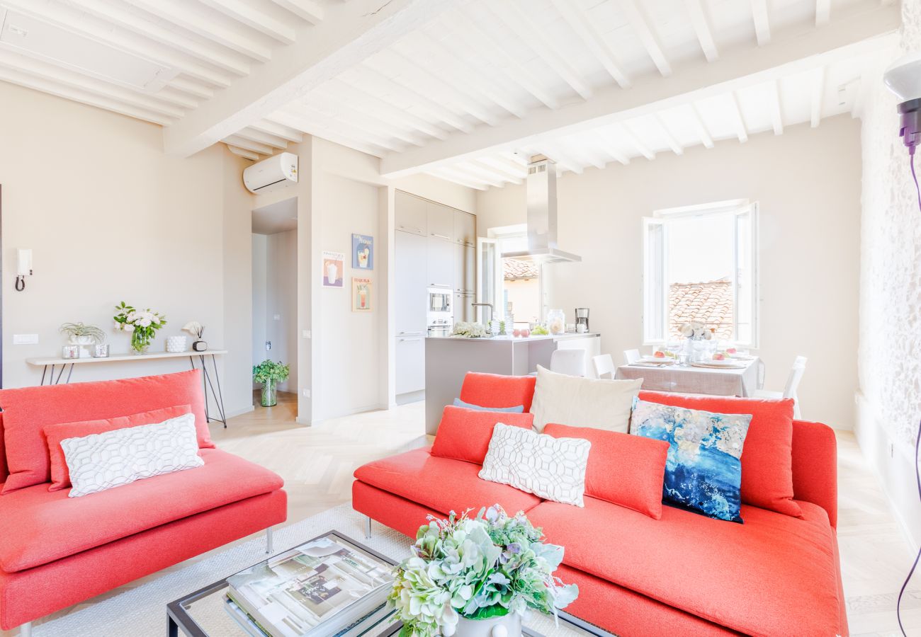 Апартаменты на Lucca - The White Lotus Penthouse, Modern Flat with Elevator Апартаменты на Lucca - The White Lotus Penthouse, Modern Flat with Elevator