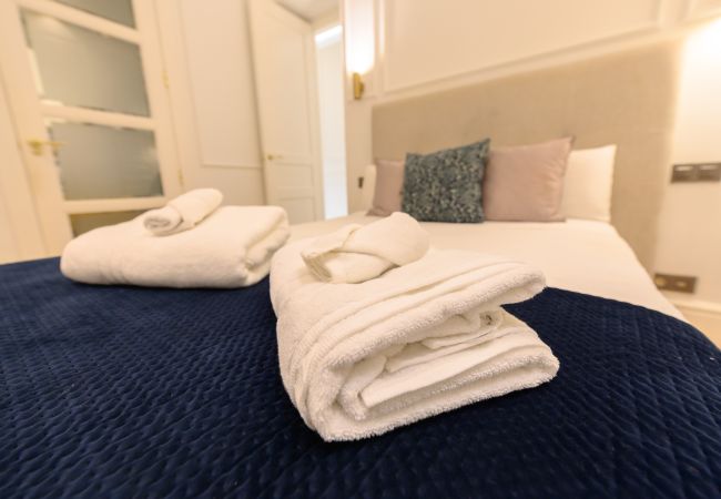 Апартаменты на Madrid - Exclusivo Piso de Lujo en el Barrio de Salamanca – Elegancia y Confort en el Corazón de Madrid .Temporal  Апартаменты на Madrid - Exclusivo Piso de Lujo en el Barrio de Salamanca – Elegancia y Confort en el Corazón de Madrid .Temporal