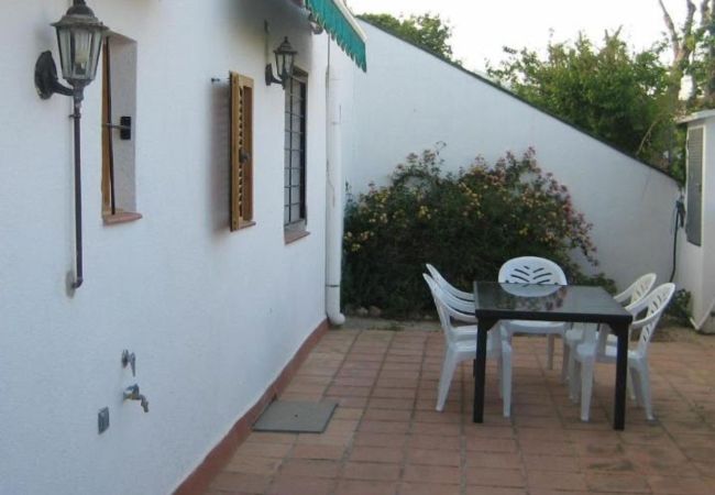 Апартотель на Cunit - Three Bedroom Apartment with terrace, communal pool and large park