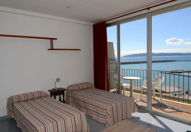 Studio i Estartit - NAUTIC ESTUDI BX-1 Studio i Estartit - NAUTIC ESTUDI BX-1