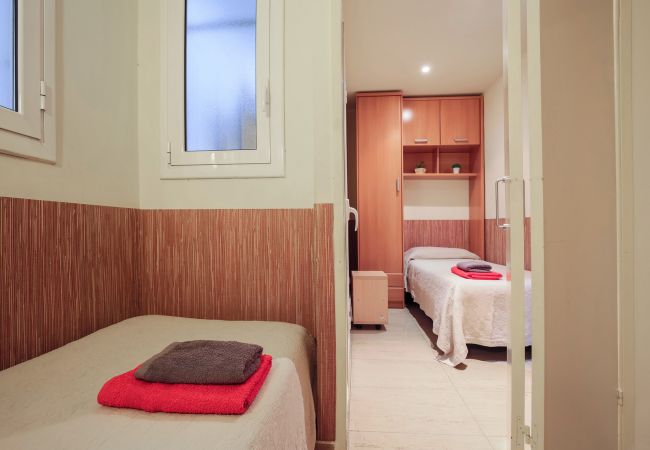 Lägenhet i Barcelona - MARQUES, moderno piso renovado de 4 dormitorios en alquiler por días en Barcelona centro, Eixample, Sant Antoni. Lägenhet i Barcelona - MARQUES, moderno piso renovado de 4 dormitorios en alquiler por días en Barcelona centro, Eixample, Sant Antoni.