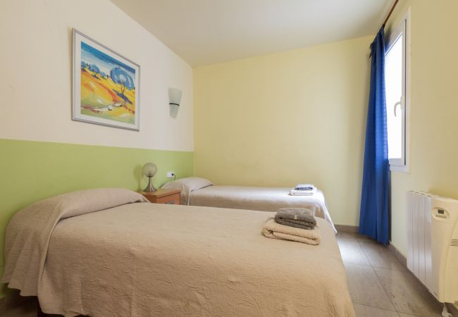 Lägenhet i Barcelona - MARQUES, moderno piso renovado de 4 dormitorios en alquiler por días en Barcelona centro, Eixample, Sant Antoni. Lägenhet i Barcelona - MARQUES, moderno piso renovado de 4 dormitorios en alquiler por días en Barcelona centro, Eixample, Sant Antoni.