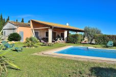Sommarhus i Muro - Sant Vicenç 022 tradicional finca con piscina privada,  espacioso jardín y WiFi