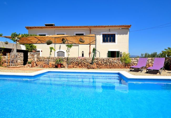  i Llubi - Sa Vinyota Gran 131 finca tradicional con piscina privada, jardín, aire acondicionado y WiFi