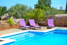 Sommarhus i Llubi - Sa Vinyota Gran 131 finca tradicional con piscina privada, jardín, aire acondicionado y WiFi