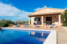 Sommarhus i Sineu - Son Rossignol 155 acogedora finca rústica con piscina privada, terraza, barbacoa y WiFi