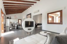 Sommarhus i Llubi - Son Calet 156 moderna villa con piscina privada, jardín, zona barbacoa y aire acondicionado