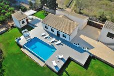 Sommarhus i Llubi - Son Calet 156 moderna villa con piscina privada, jardín, zona barbacoa y aire acondicionado