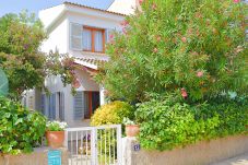Stuga i Can Picafort - Casa Alba 159 acogedora casa de vacaciones con jardín, terraza en zona residencial, barbacoa y WiFi