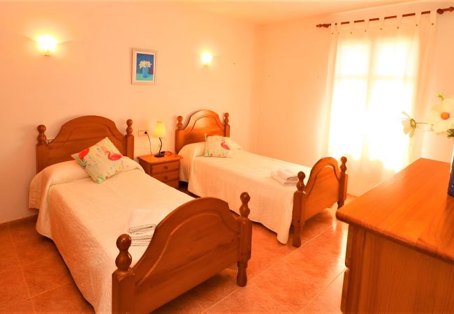 Sommarhus i Campos - Can Toni 403 tradicional finca con piscina privada, aire acondicionado, gran jardín y WiFi Sommarhus i Campos - Can Toni 403 tradicional finca con piscina privada, aire acondicionado, gran jardín y WiFi