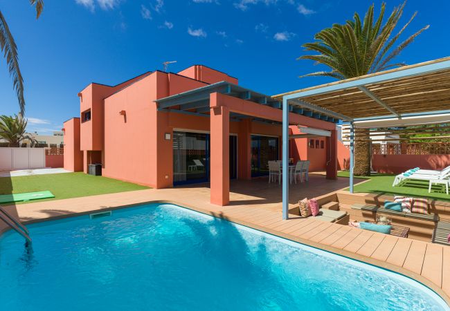 Hus i Corralejo -  Long Beach with pool By CanariasGetaway 