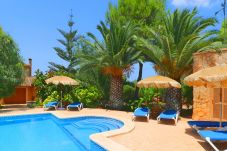 Sommarhus i Campos - Can Crestall 414 finca rústica con piscina privada, aire acondicionado, jardín y barbacoa