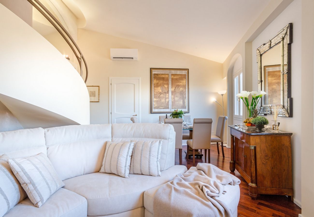 Lägenhet i Florence - Luxury 3 Bedrooms Penthouse with Elevator