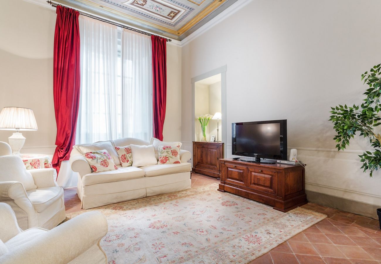 Lägenhet i Lucca - BEYOND THE EXTRAORDINARY Romantic Quiet Spacious Apartment Next to Guinigi Tower