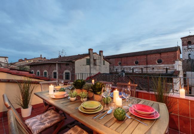 Lägenhet i Lucca - PANORAMIC TERRACE PENTHOUSE inside the Walls of Lucca Lägenhet i Lucca - PANORAMIC TERRACE PENTHOUSE inside the Walls of Lucca