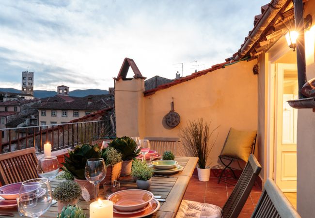 Lägenhet i Lucca - PANORAMIC TERRACE PENTHOUSE inside the Walls of Lucca Lägenhet i Lucca - PANORAMIC TERRACE PENTHOUSE inside the Walls of Lucca
