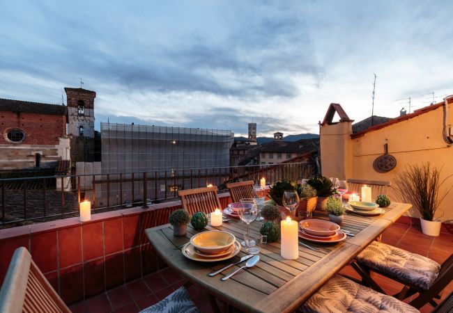 Lägenhet i Lucca - PANORAMIC TERRACE PENTHOUSE inside the Walls of Lucca Lägenhet i Lucca - PANORAMIC TERRACE PENTHOUSE inside the Walls of Lucca