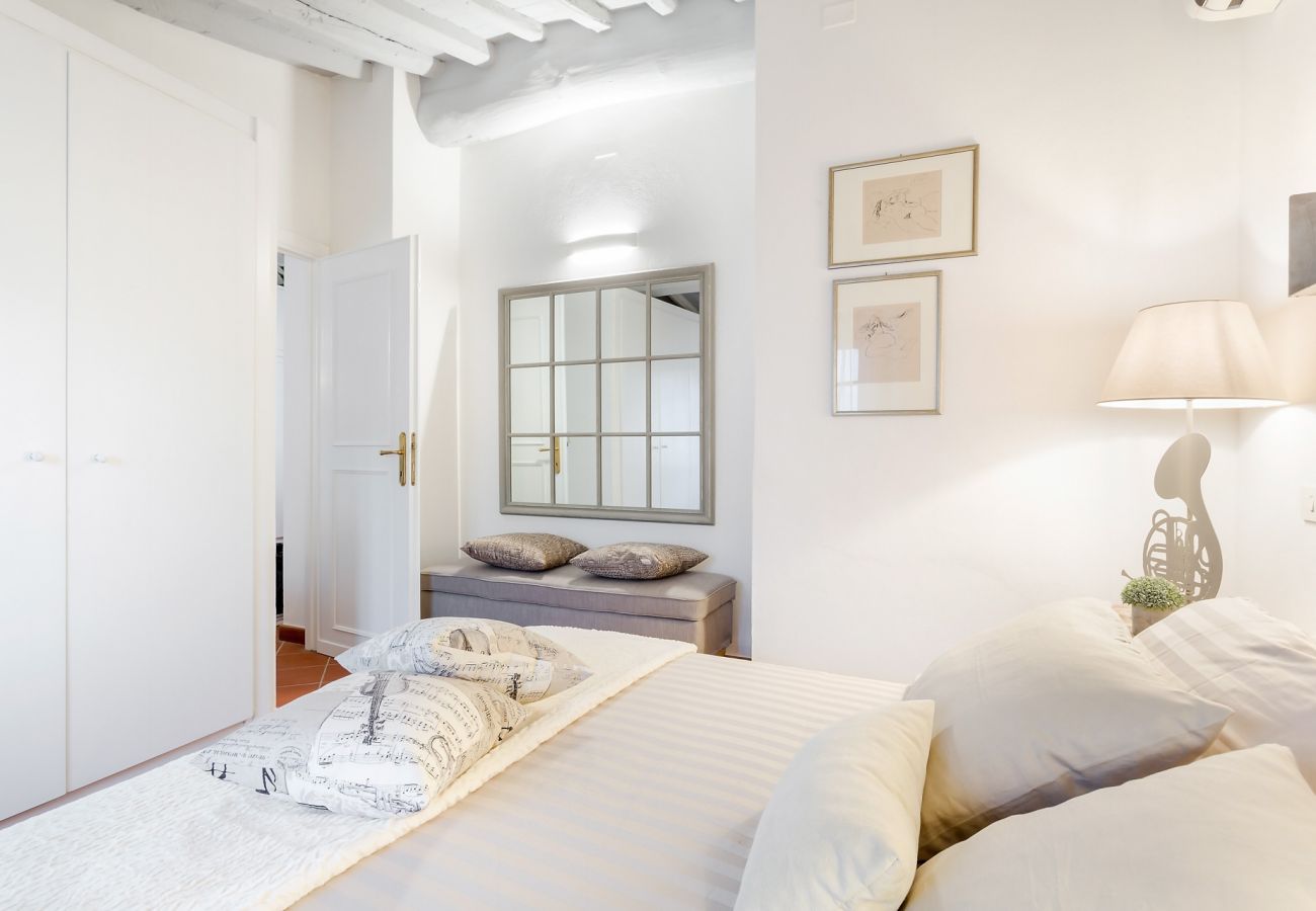 Lägenhet i Lucca - A Toproof Penthouse Apartment with Elevator and Private Garden Inside the Walls Lägenhet i Lucca - A Toproof Penthouse Apartment with Elevator and Private Garden Inside the Walls