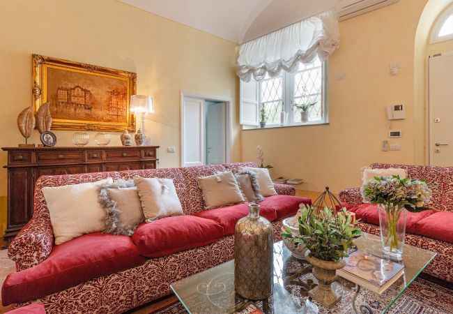 Lägenhet i Lucca - Spacious Ground Floor Apartment with Private Garden Inside the Walls of Lucca Lägenhet i Lucca - Spacious Ground Floor Apartment with Private Garden Inside the Walls of Lucca