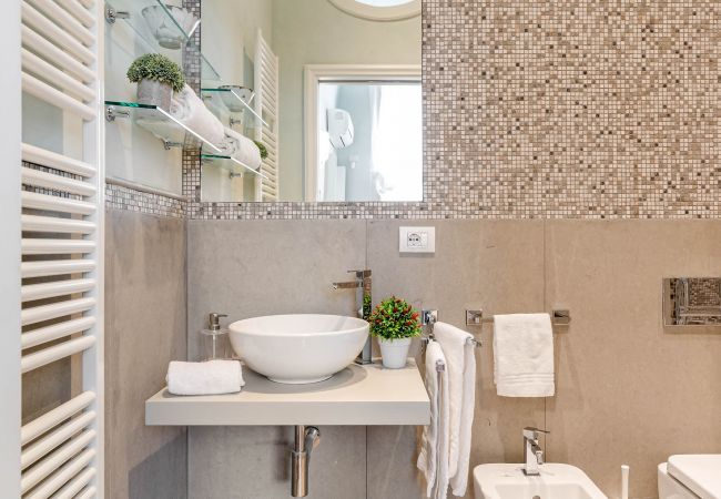 Lägenhet i Lucca - Spacious Ground Floor Apartment with Private Garden Inside the Walls of Lucca Lägenhet i Lucca - Spacious Ground Floor Apartment with Private Garden Inside the Walls of Lucca