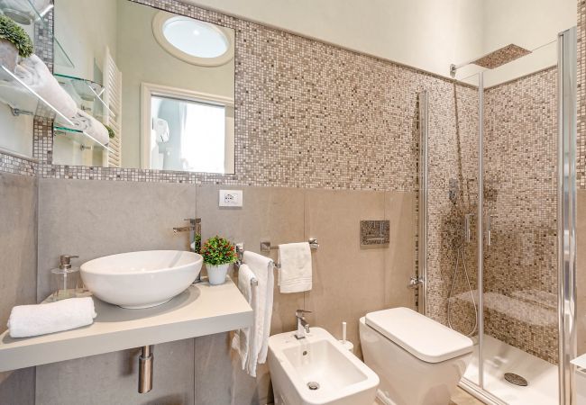 Lägenhet i Lucca - Spacious Ground Floor Apartment with Private Garden Inside the Walls of Lucca Lägenhet i Lucca - Spacious Ground Floor Apartment with Private Garden Inside the Walls of Lucca