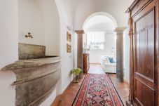 Lägenhet i Lucca - Spacious Ground Floor Apartment with Private Garden Inside the Walls of Lucca
