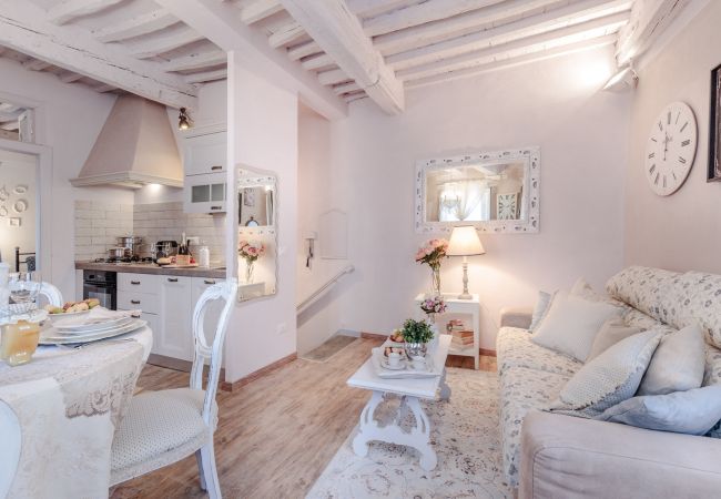 Lägenhet i Lucca - Convenient Home close to Train Station and Parking Lägenhet i Lucca - Convenient Home close to Train Station and Parking