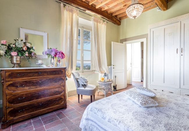Villa i Capannori - FRANTOIO a Romantic Farmhouse Apartment with Terrace and Views Villa i Capannori - FRANTOIO a Romantic Farmhouse Apartment with Terrace and Views