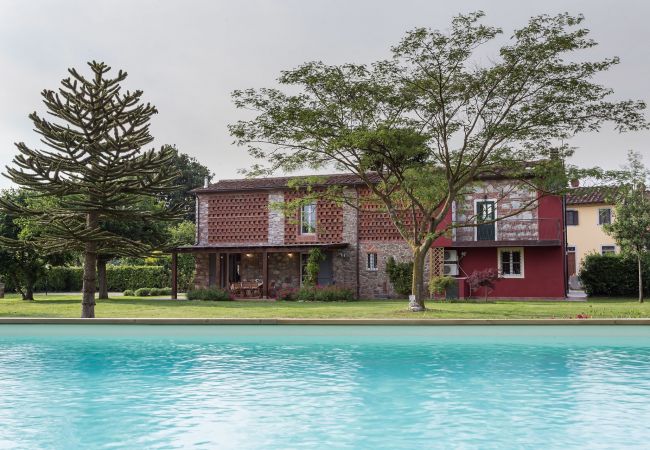 Villa i Monte San quirico - A Romantic Farmhouse with Pool in 10 mins walk away from the Walls of Lucca Villa i Monte San quirico - A Romantic Farmhouse with Pool in 10 mins walk away from the Walls of Lucca