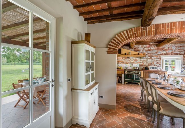 Villa i Monte San quirico - A Romantic Farmhouse with Pool in 10 mins walk away from the Walls of Lucca Villa i Monte San quirico - A Romantic Farmhouse with Pool in 10 mins walk away from the Walls of Lucca