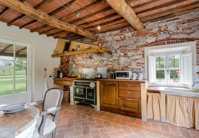 Villa i Monte San quirico - A Romantic Farmhouse with Pool in 10 mins walk away from the Walls of Lucca Villa i Monte San quirico - A Romantic Farmhouse with Pool in 10 mins walk away from the Walls of Lucca