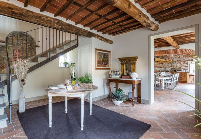 Villa i Monte San quirico - A Romantic Farmhouse with Pool in 10 mins walk away from the Walls of Lucca Villa i Monte San quirico - A Romantic Farmhouse with Pool in 10 mins walk away from the Walls of Lucca