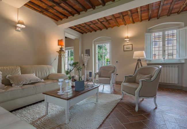 Villa i Monte San quirico - A Romantic Farmhouse with Pool in 10 mins walk away from the Walls of Lucca Villa i Monte San quirico - A Romantic Farmhouse with Pool in 10 mins walk away from the Walls of Lucca