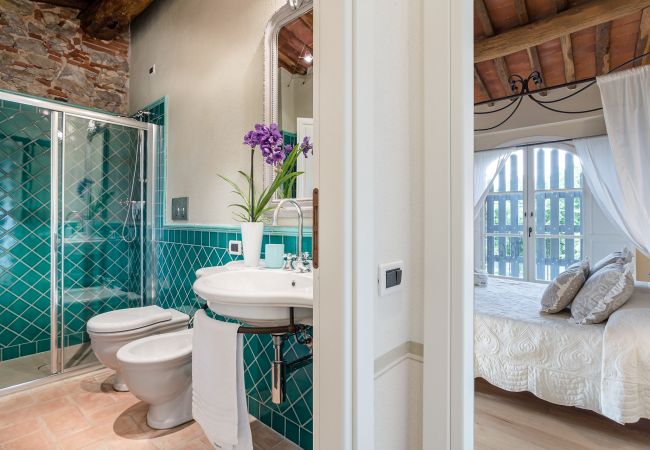 Villa i Monte San quirico - A Romantic Farmhouse with Pool in 10 mins walk away from the Walls of Lucca Villa i Monte San quirico - A Romantic Farmhouse with Pool in 10 mins walk away from the Walls of Lucca