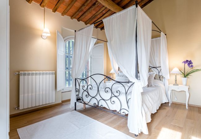 Villa i Monte San quirico - A Romantic Farmhouse with Pool in 10 mins walk away from the Walls of Lucca Villa i Monte San quirico - A Romantic Farmhouse with Pool in 10 mins walk away from the Walls of Lucca