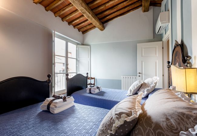 Villa i Monte San quirico - A Romantic Farmhouse with Pool in 10 mins walk away from the Walls of Lucca Villa i Monte San quirico - A Romantic Farmhouse with Pool in 10 mins walk away from the Walls of Lucca