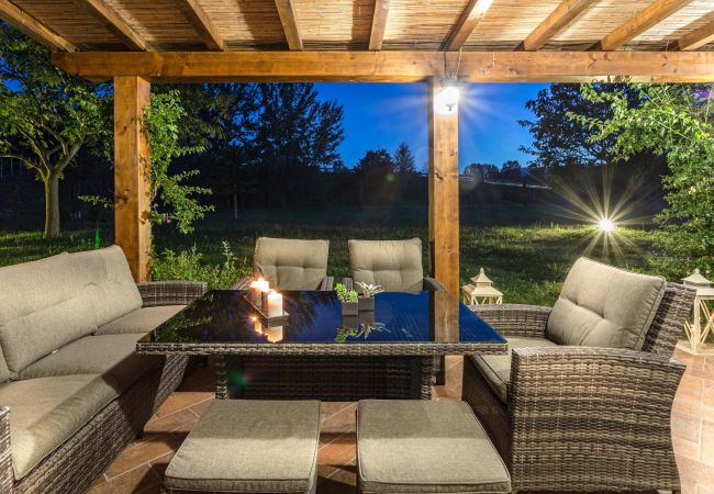 Villa i Monte San quirico - A Romantic Farmhouse with Pool in 10 mins walk away from the Walls of Lucca Villa i Monte San quirico - A Romantic Farmhouse with Pool in 10 mins walk away from the Walls of Lucca