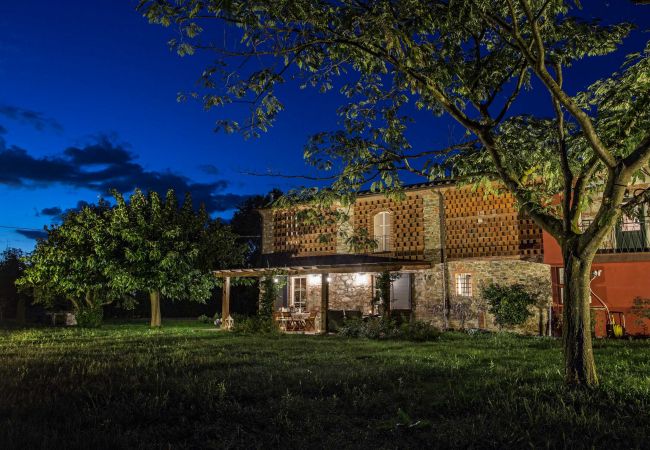 Villa i Monte San quirico - A Romantic Farmhouse with Pool in 10 mins walk away from the Walls of Lucca Villa i Monte San quirico - A Romantic Farmhouse with Pool in 10 mins walk away from the Walls of Lucca