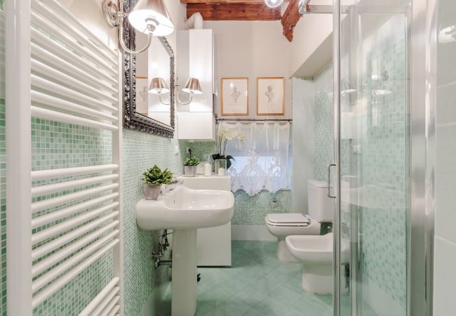 Lägenhet i Lucca - ARIAS APARTMENT in the iconic Piazza San Michele Lägenhet i Lucca - ARIAS APARTMENT in the iconic Piazza San Michele