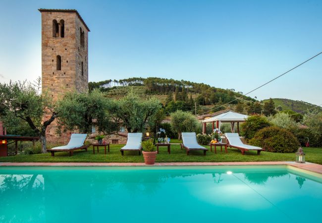 Villa i Capannori - Villa with Private Pool on the Lucca Hills in S. Andrea di Compito Villa i Capannori - Villa with Private Pool on the Lucca Hills in S. Andrea di Compito