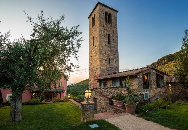 Villa i Capannori - Villa with Private Pool on the Lucca Hills in S. Andrea di Compito Villa i Capannori - Villa with Private Pool on the Lucca Hills in S. Andrea di Compito