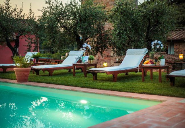 Villa i Capannori - Villa with Private Pool on the Lucca Hills in S. Andrea di Compito Villa i Capannori - Villa with Private Pool on the Lucca Hills in S. Andrea di Compito
