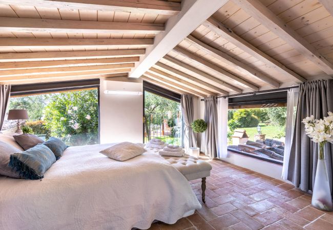 Villa i Capannori - Villa with Private Pool on the Lucca Hills in S. Andrea di Compito Villa i Capannori - Villa with Private Pool on the Lucca Hills in S. Andrea di Compito
