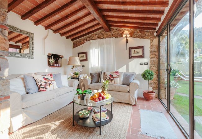 Villa i Capannori - Villa with Private Pool on the Lucca Hills in S. Andrea di Compito Villa i Capannori - Villa with Private Pool on the Lucca Hills in S. Andrea di Compito