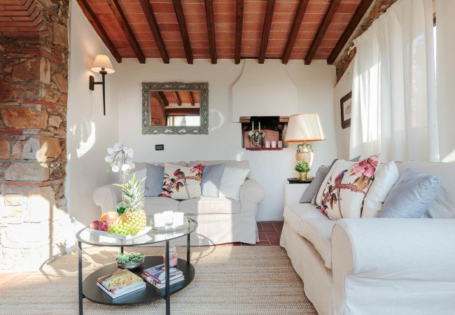 Villa i Capannori - Villa with Private Pool on the Lucca Hills in S. Andrea di Compito Villa i Capannori - Villa with Private Pool on the Lucca Hills in S. Andrea di Compito