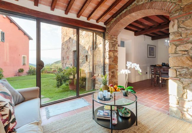 Villa i Capannori - Villa with Private Pool on the Lucca Hills in S. Andrea di Compito Villa i Capannori - Villa with Private Pool on the Lucca Hills in S. Andrea di Compito