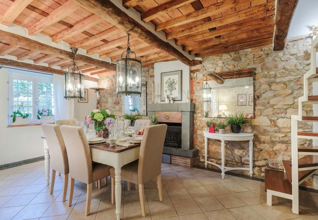 Villa i Capannori - Villa with Private Pool on the Lucca Hills in S. Andrea di Compito Villa i Capannori - Villa with Private Pool on the Lucca Hills in S. Andrea di Compito