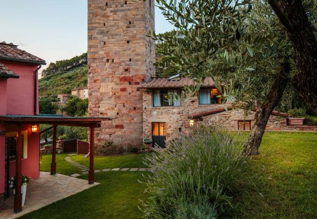 Villa i Capannori - Villa with Private Pool on the Lucca Hills in S. Andrea di Compito Villa i Capannori - Villa with Private Pool on the Lucca Hills in S. Andrea di Compito