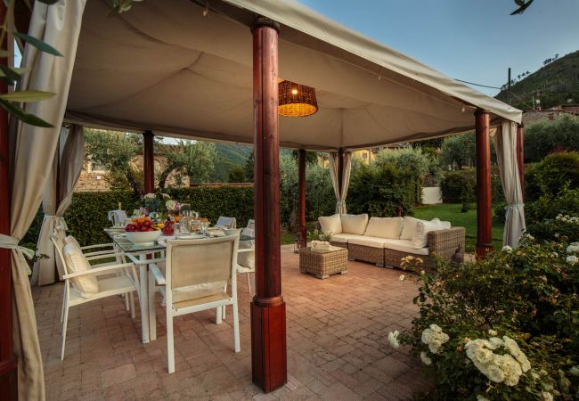 Villa i Capannori - Villa with Private Pool on the Lucca Hills in S. Andrea di Compito Villa i Capannori - Villa with Private Pool on the Lucca Hills in S. Andrea di Compito